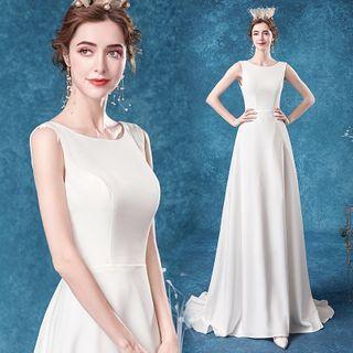 Sleeveless Plain A-line Wedding Gown