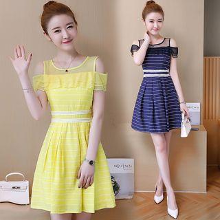 Open Shoulder Short-sleeve Lace Dress