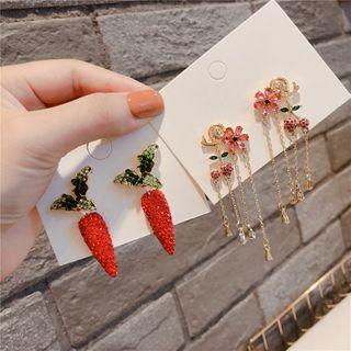 Rhinestone Carrot / Flower Earring