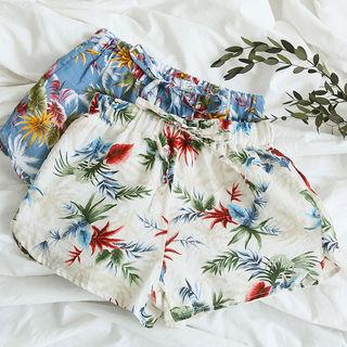 Drawstring-waist Leaf Pattern Shorts