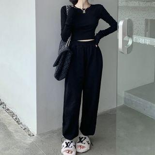Long-sleeve Cropped T-shirt / Straight Leg Pants