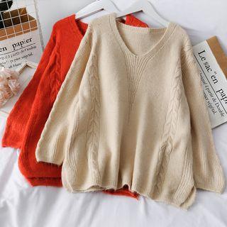 Loose-fit V-neck Cable Sweater