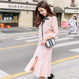 Set: T-shirt + Ruffle-hem Midi Skirt