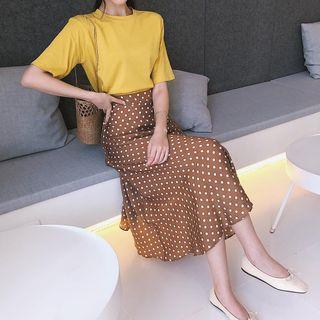 Short-sleeve Plain T-shirt / Dotted A-line Midi Skirt