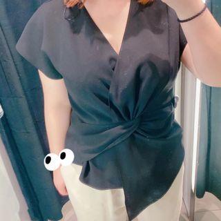 Cap-sleeve Knot-front Top