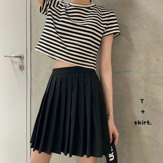 Short-sleeve Striped T-shirt / Plain Pleated Skirt