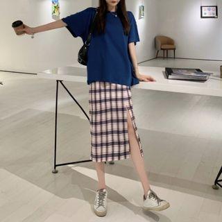Plain T-shirt / Plaid H-line Skirt