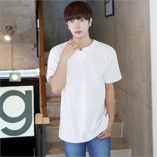 Notched-neckline Wrinkle-free T-shirt