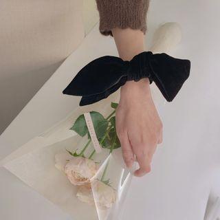 Ribbon Velvet Scrunchy Hair Tie Black - One Size