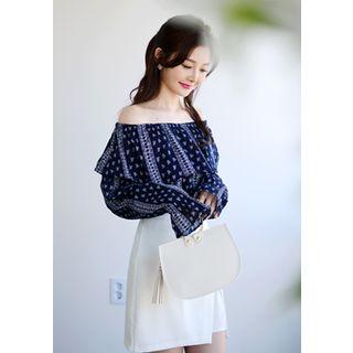 Off-shoulder Ruffle-trim Patterned Top