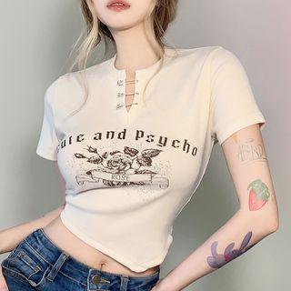 Short-sleeve Asymmetrical Hem Lettering Rose Print Crop Top