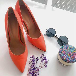 Pointy-toe Pin-heel Colored Pumps