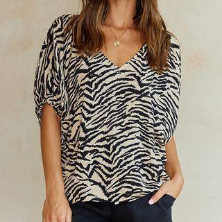 Short-sleeve V-neck Zebra Print T-shirt
