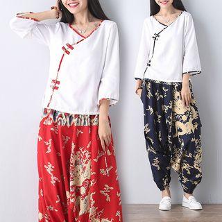 Frog Button V-neck 3/4-sleeve Top