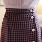 Faux-pearl Button Check Pencil Skirt