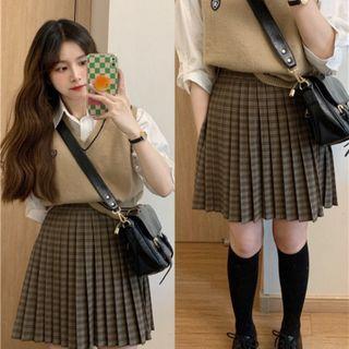 Sweater Vest / Shirt / Plaid Pleated Mini A-line Skirt