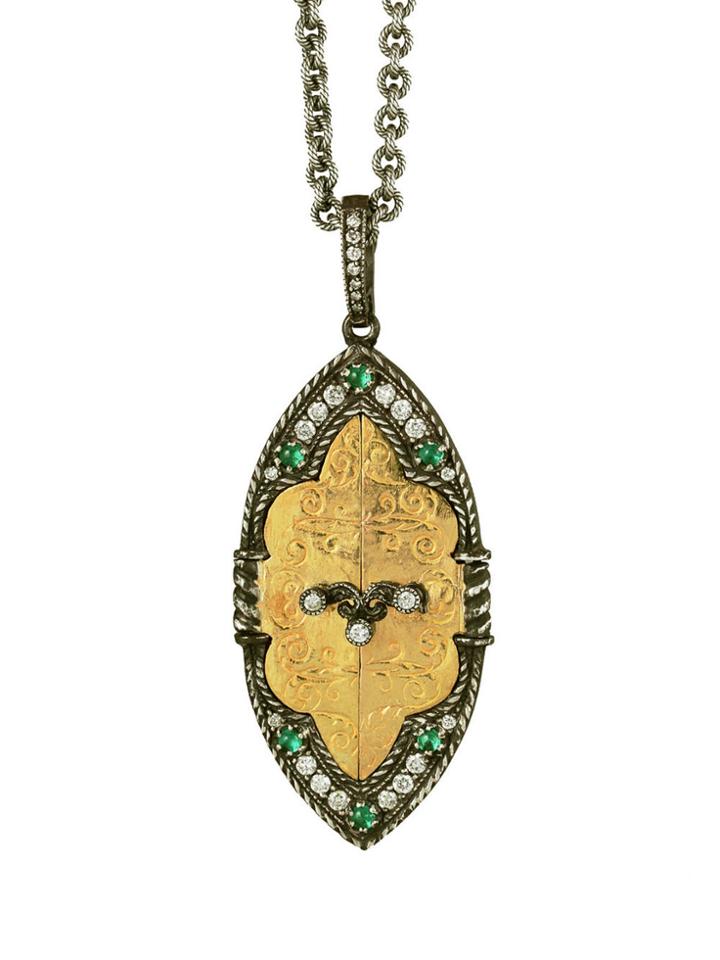 Arman Door Locket With Diamonds And Tsavorite - 22 Karat Gold