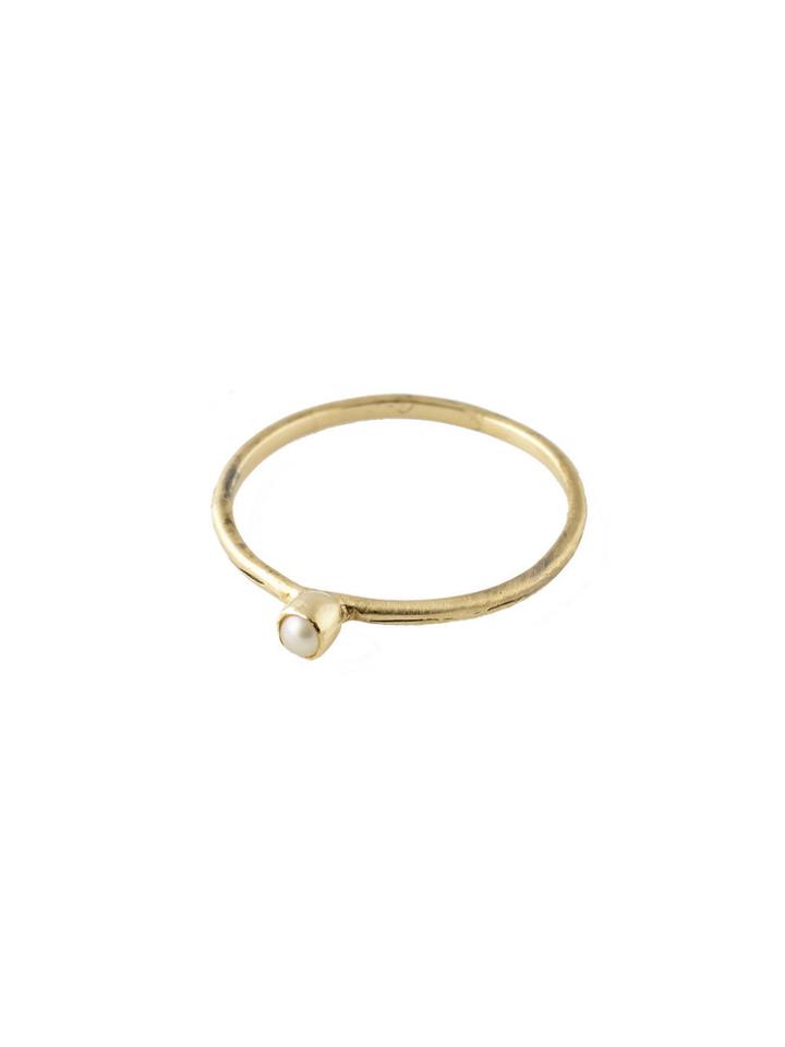 Ariko White Freshwater Pearl Ring - Yellow Gold