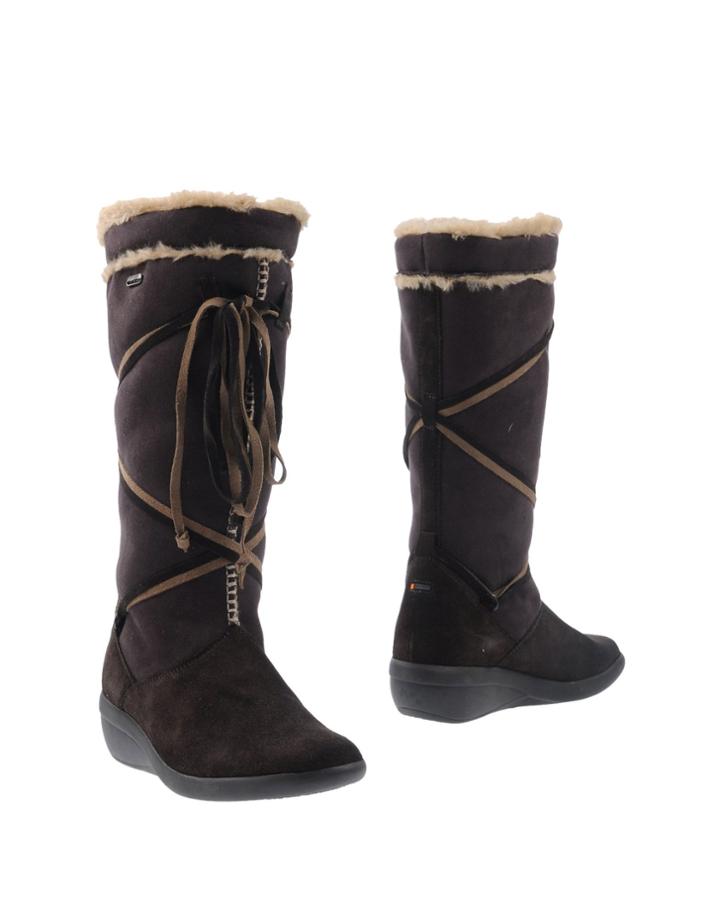 T-shoes Boots
