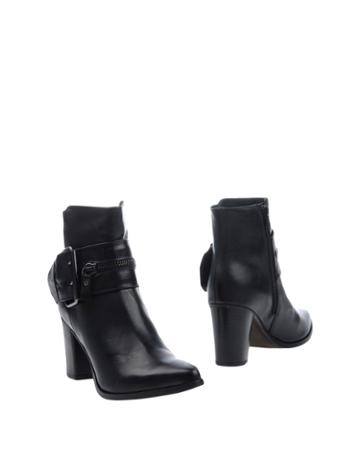 Montzoi&reg; Ankle Boots
