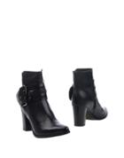 Montzoi&reg; Ankle Boots