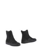 Voltan Ankle Boots