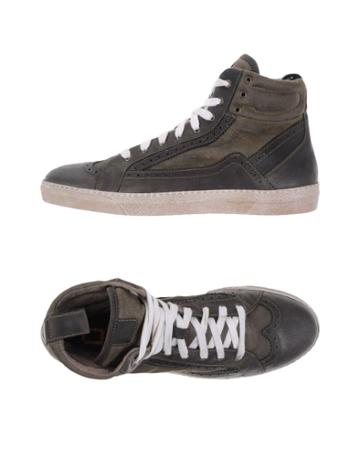 Monotype Sneakers