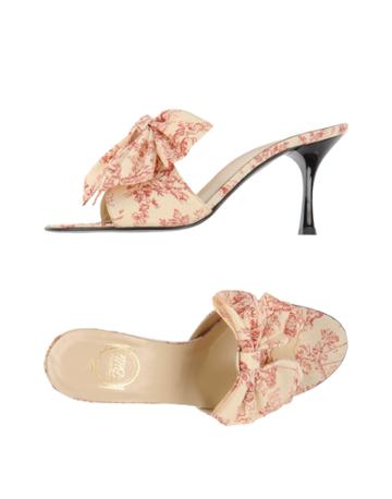 Les Chaussons De La Belle Sandals