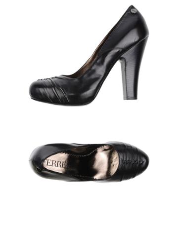Ferre' Pumps