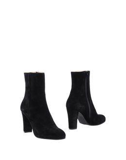 Rouge Ankle Boots