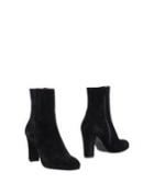 Rouge Ankle Boots