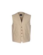 V Tra Vests