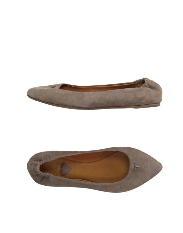The Hip Tee Ballet Flats