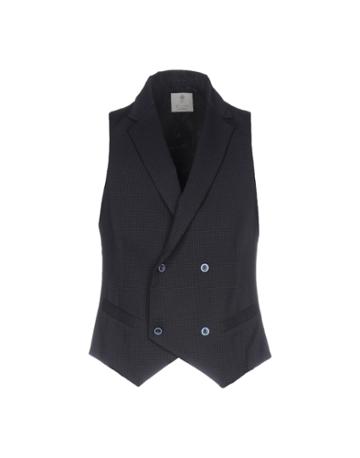 Alessandro Gilles Vests