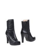 Ki6? Who Are You? Ankle Boots