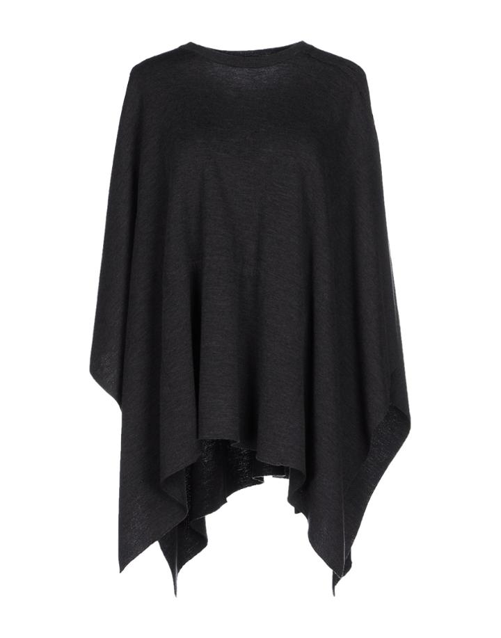 Valentino Capes