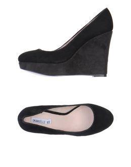 Emanu Lle Vee Pumps