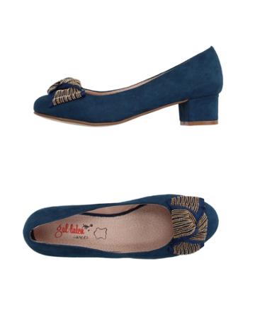 Gal Latea In Red Pumps