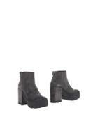 87 Vic Matie Ankle Boots