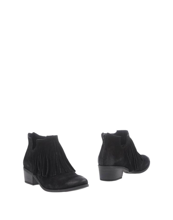 Pieces Booties