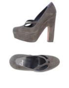 Casta Er Pumps
