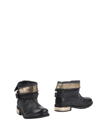 Amust Ankle Boots