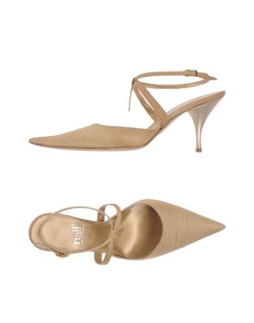 Naif Pumps