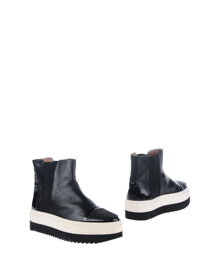 La Blanc Ankle Boots