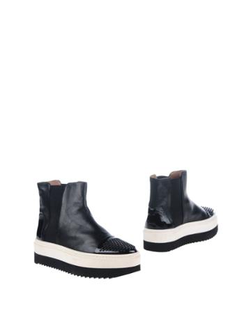 La Blanc Ankle Boots