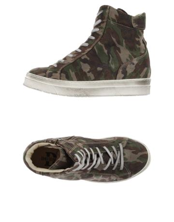Davidson Sneakers