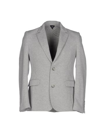 Tee-trend Blazers