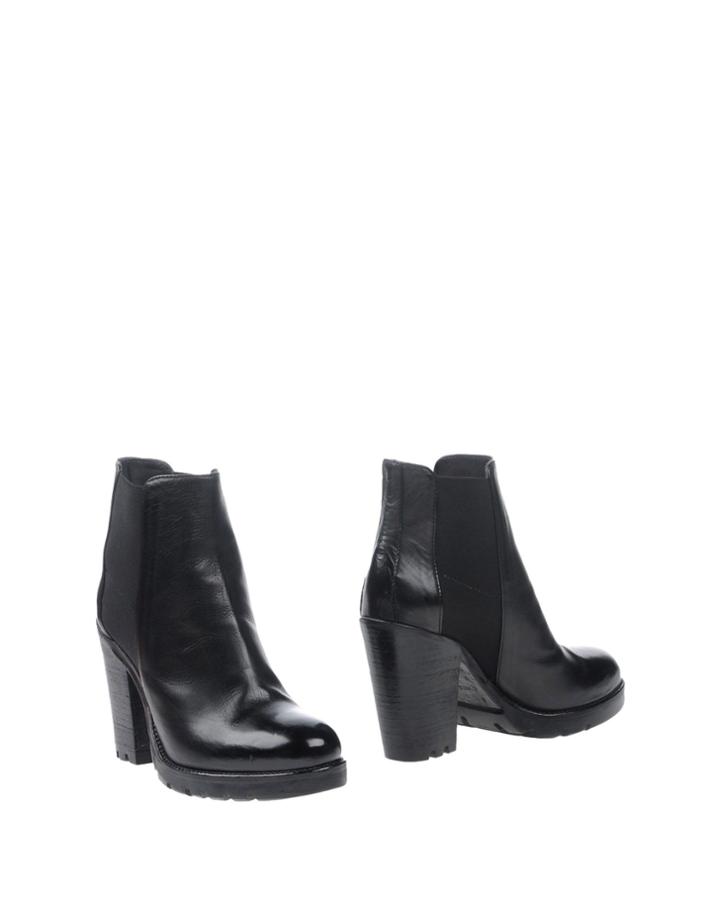 Kingston Ankle Boots