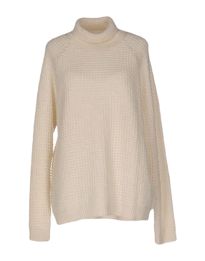 Won Hundred Turtlenecks