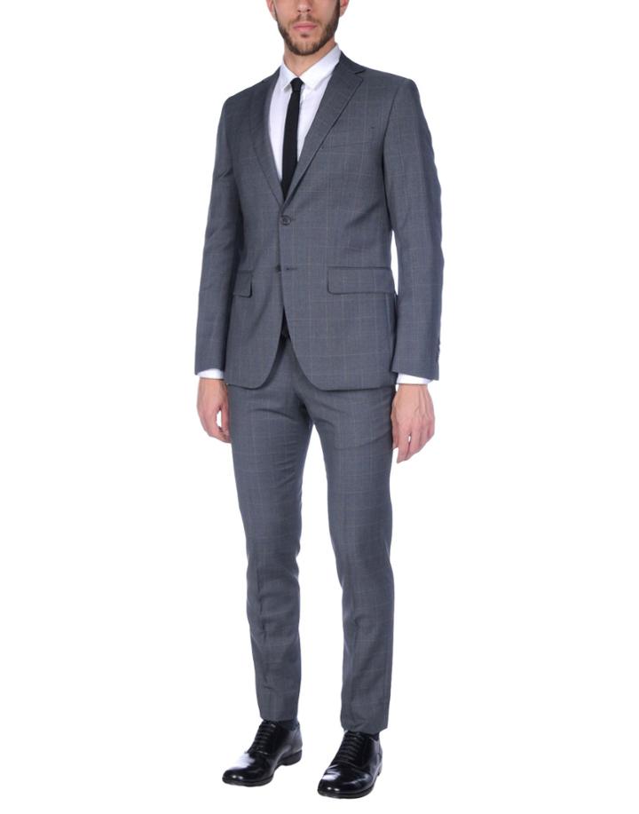 Rione Fontana Suits